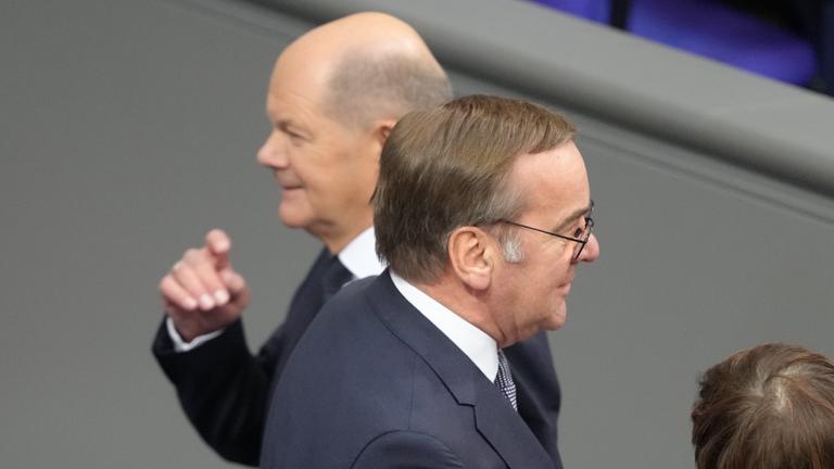 Olaf Scholz und Boris Pistorius im Bundestag