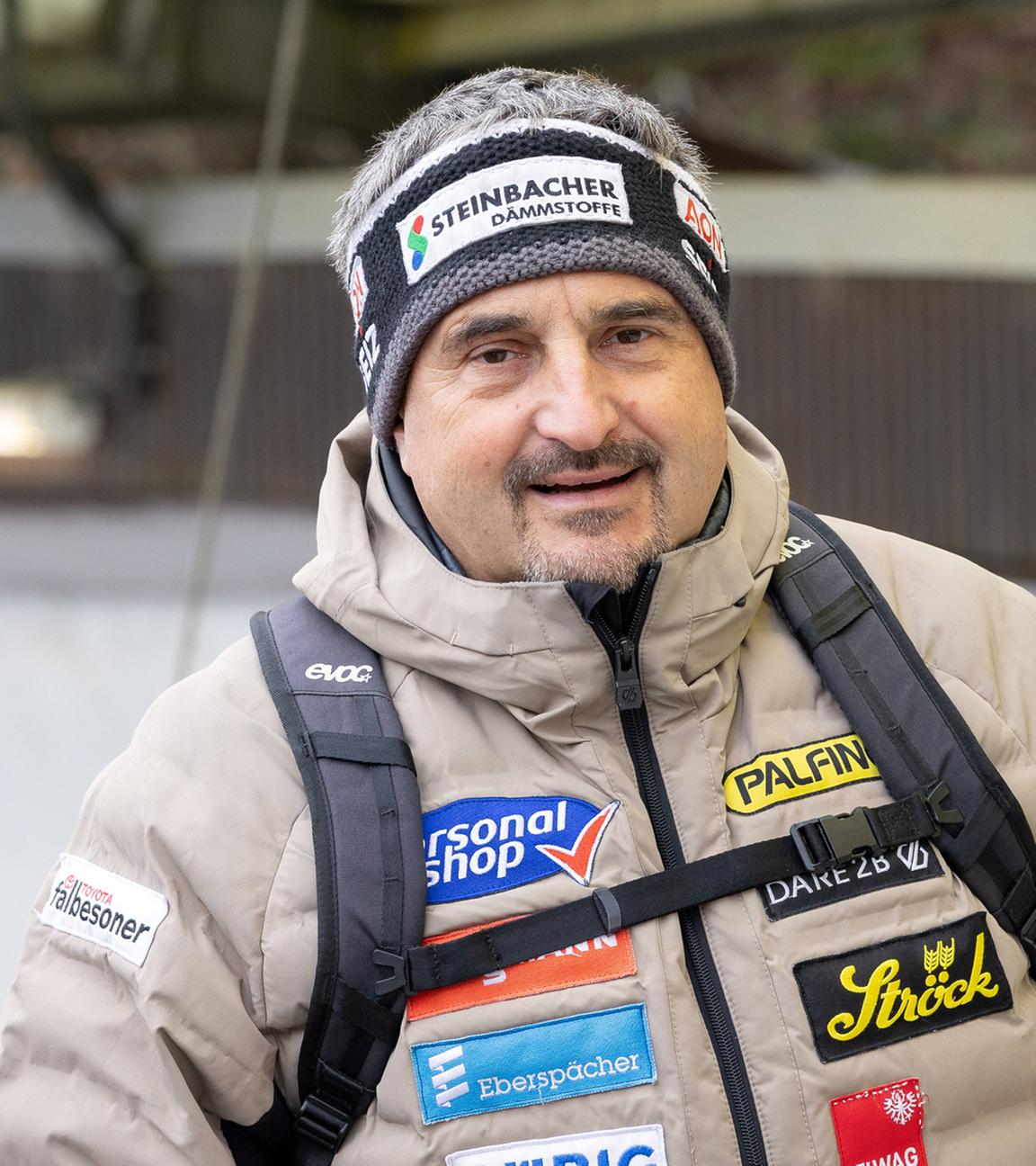 Georg Hackl als Trainer der österreichischen Rennrodler beim Training vor dem Weltcup in Winterberg am 03.12.2025.