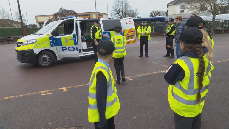 Polizei-Training für Grundschüler in Großbritannien