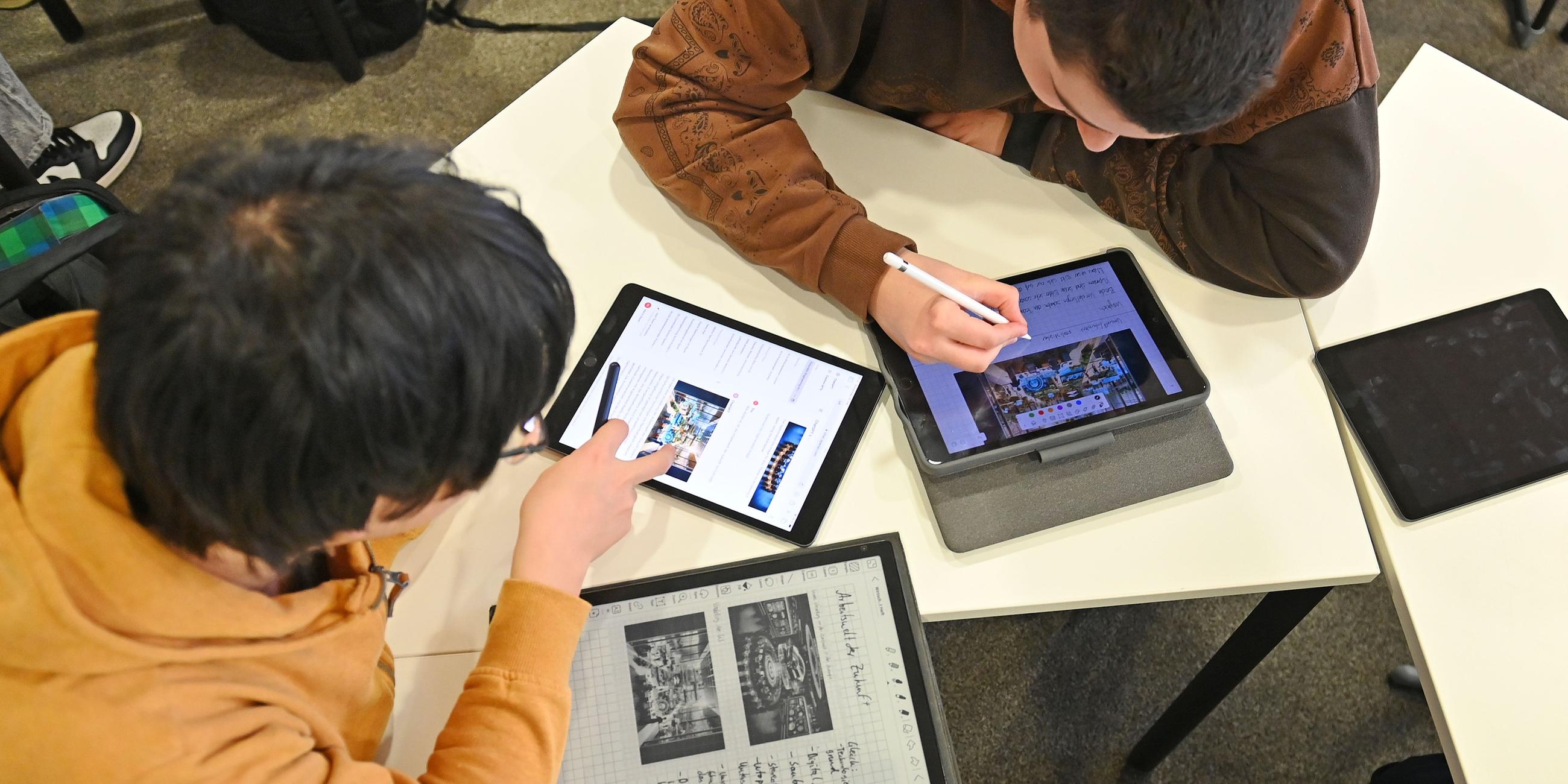 Verpflichtendes Schulfach Medienkompetenz? Das fordert der Sozialverband Deutschland für alle weiterführenden Schulen. (Symbolbild)