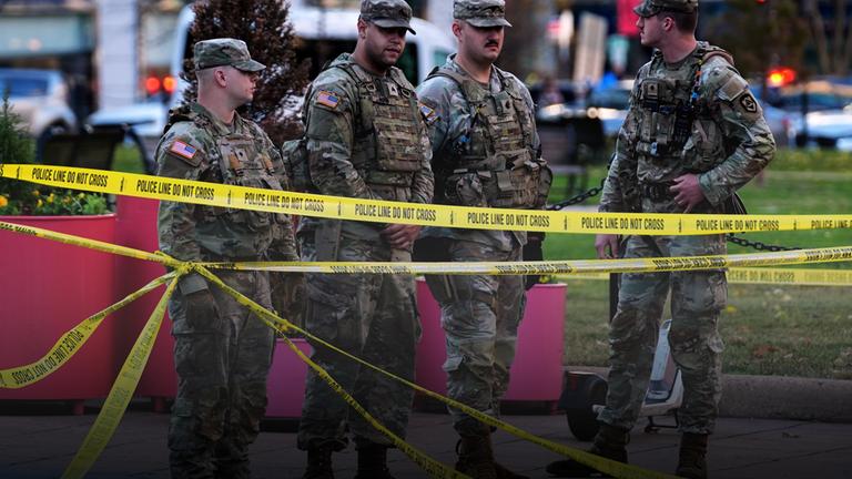 Nationalgardisten stehen am Tatort des Angriffs in Washington, D.C.