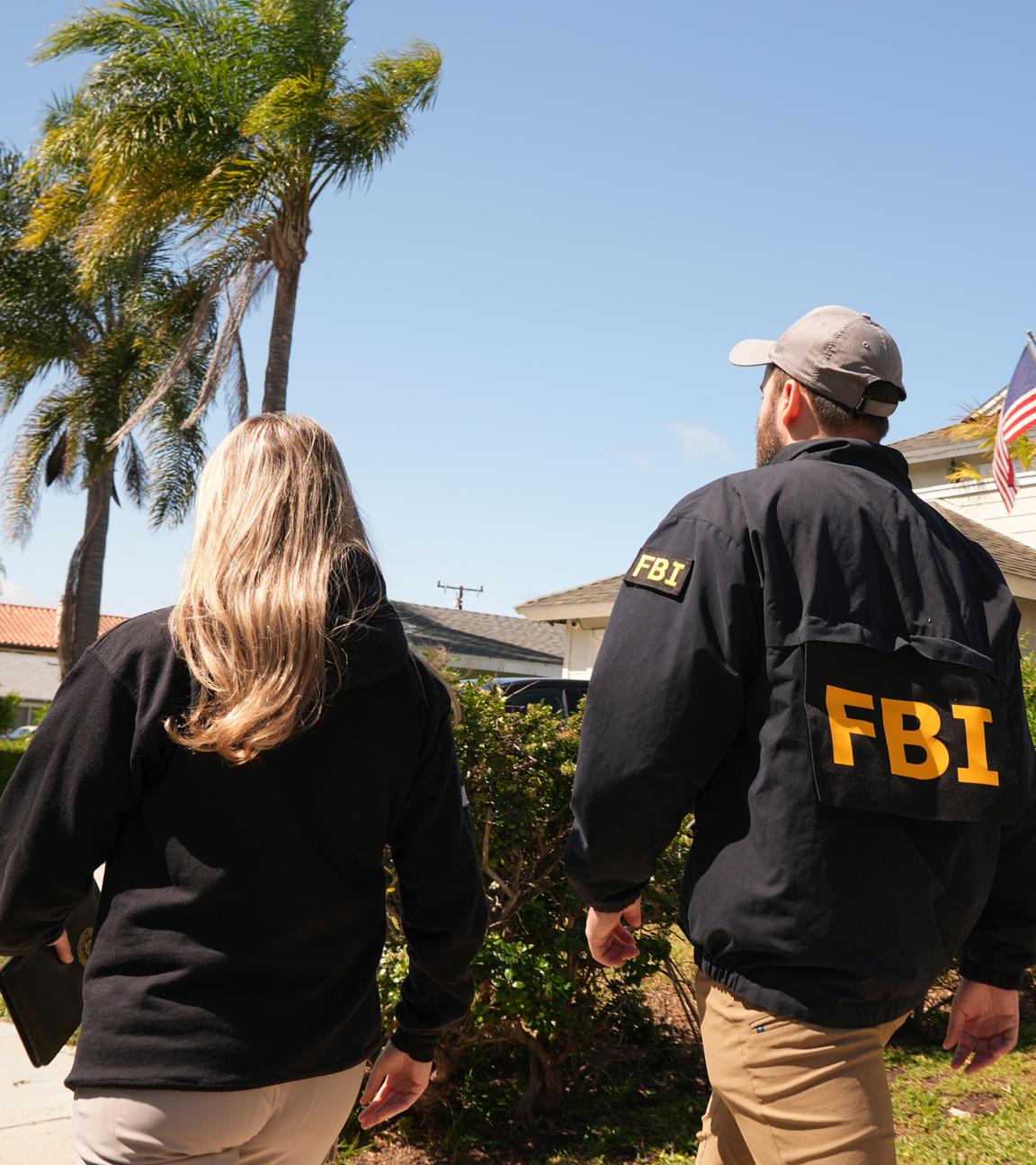 Torrance, Kalifornien: FBI Beamte sind unterwegs, um  Nachbarn des mutmaßlichen Schützen der Presse-Gala mit US-Präsident Trump zu befragen.