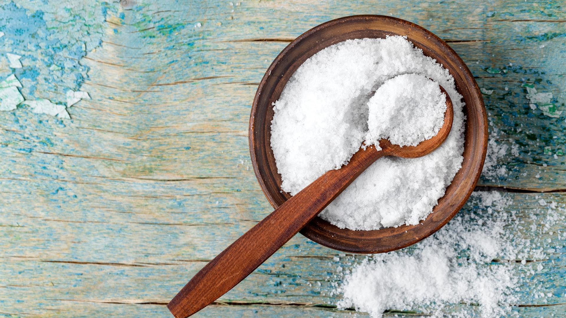 Archiv: Eine Schüssel mit Salz