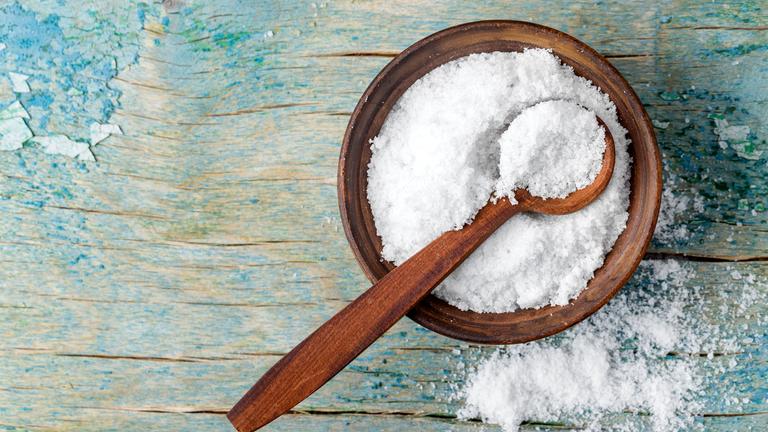 Archiv: Eine Schüssel mit Salz