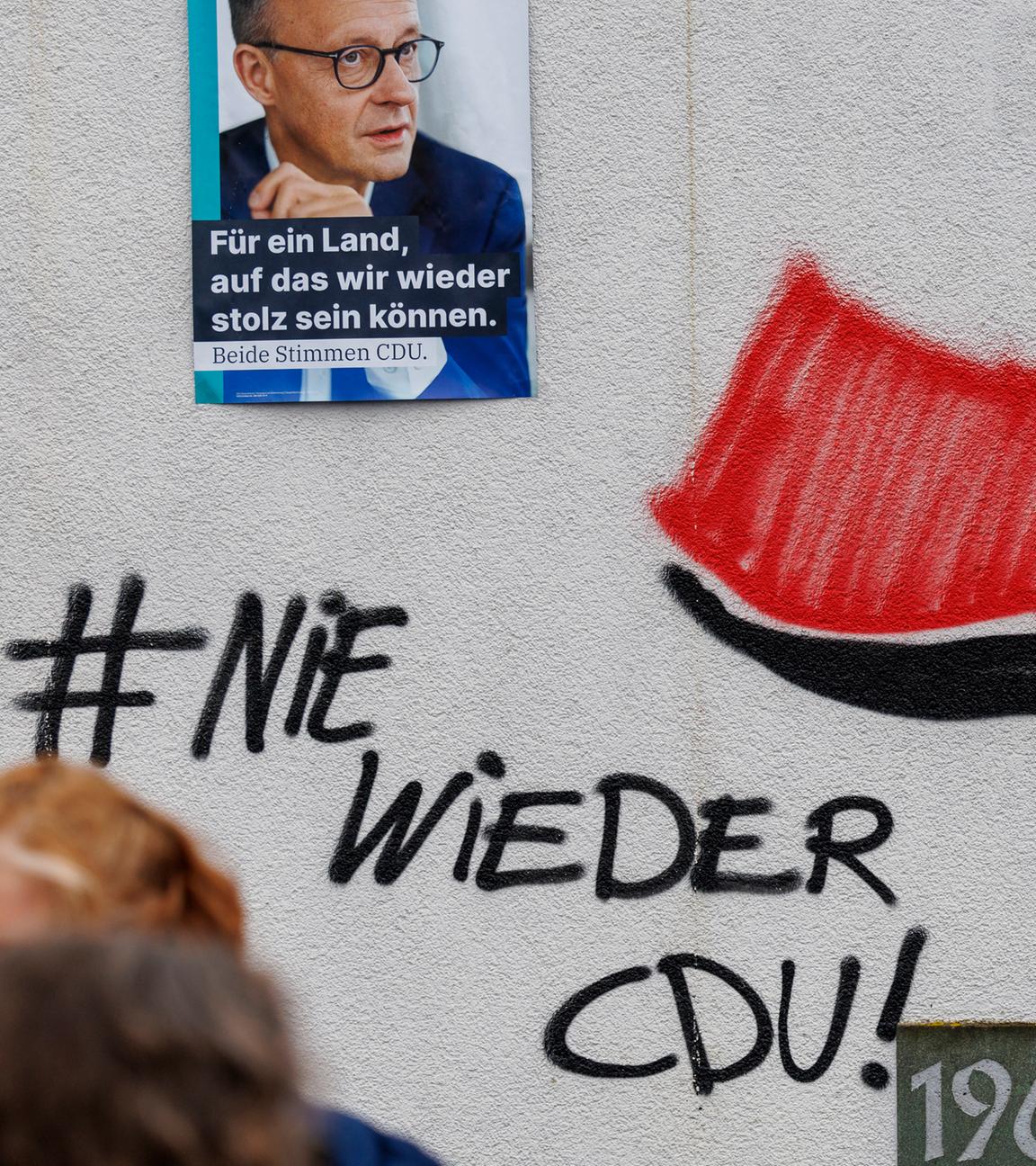 Anti-Merz-Graffitis an der Schüztzenhalle in Menden