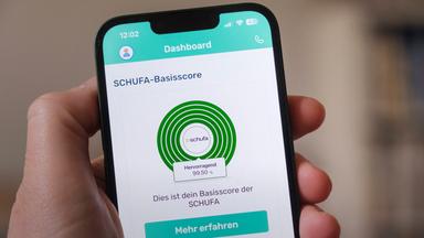 Die App Bonify zeigt auf einem Mobiltelefon den SCHUFA-Basisscore (Archivfoto)