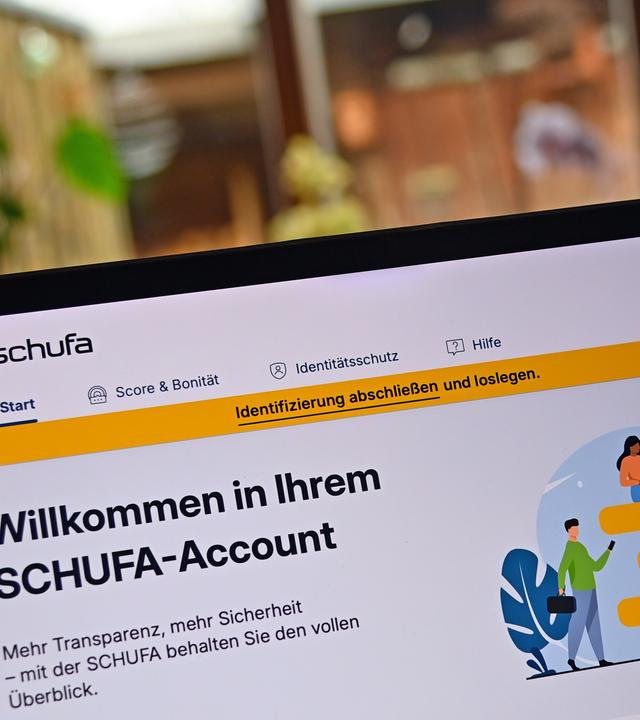 Schufa Website auf einem Laptop