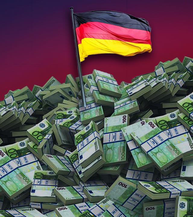 Berg mit 100-Euro-Scheinen, in der Mitte steckt eine Deutschland-Fahne