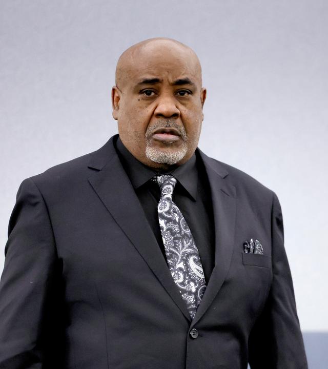 31.08.2026, USA, Las Vegas: Duane Davis betritt vor den Schlussplädoyers in seinem Mordprozess im Zusammenhang mit der Ermordung des Rappers Tupac Shakur im Jahr 1996 den Gerichtssaal des Bezirksgerichts von Clark County im Regional Justice Center in Las Vegas.
