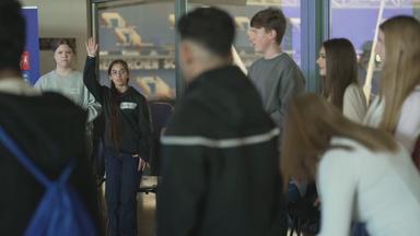 Schüler lernen im Stadion auf Schalke