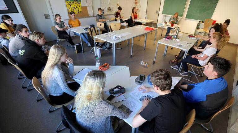 Mecklenburg-Vorpommern, Greifswald: Unterricht in der 10b der Martinschule.