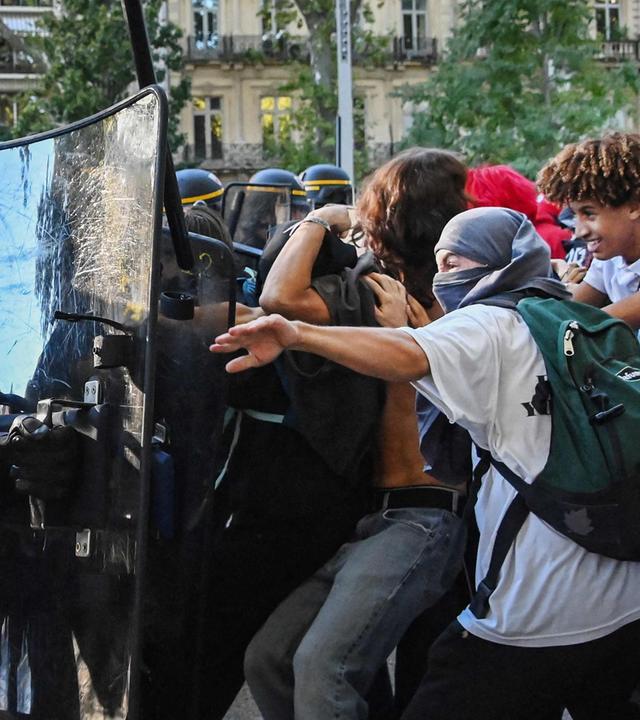 Bei einer Demonstration von Schülern in Montpellier kam es zu Zusammenstößen zwischen Demonstranten und Einsatzkräften der Bereitschaftspolizei. 