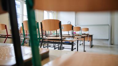 Klassenzimmer einer geschlossenen Schule
