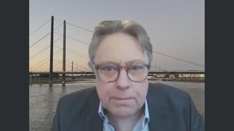 Schaltgespräch mit Arbeitsmarktforscher Prof. Thorsten Schulten.