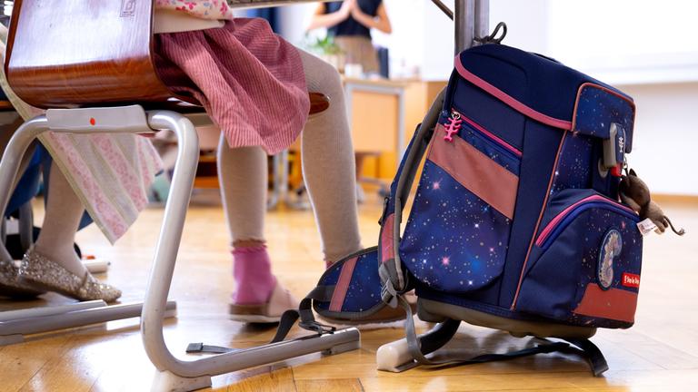 Symbolbild: Schulkinder einer zweiten Klasse sitzen am ersten Schultag nach den Sommerferien in ihrer Klasse in der Grundschule an der Kirchenstraße. F