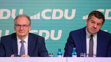 Reiner Haseloff (l), Ministerpräsident des Landes Sachsen-Anhalt und Sven Schulze, Vorsitzender der CDU Sachsen-Anhalt und Spizenkandidat der CDU bei der Landtagswahl 2026