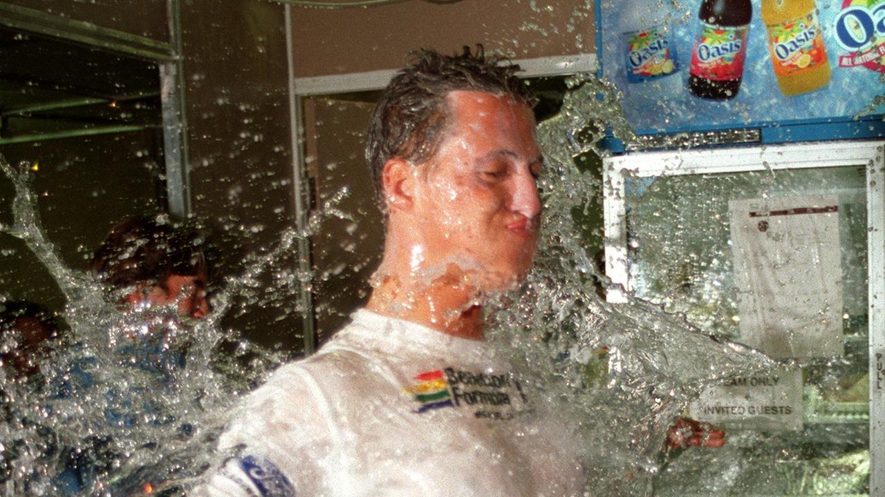 1994 ist Schumacher auf dem Gipfel angekommen: Im Benetton sichert er sich seinen ersten WM-Titel.