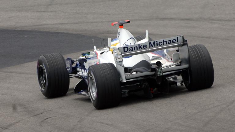 Zum Ende der Saison 2006 erklärt Schumacher seinen Rücktritt aus der Formel 1. Die übrigen Fahrer, hier Nick Heidfeld, zollen ihm Respekt.