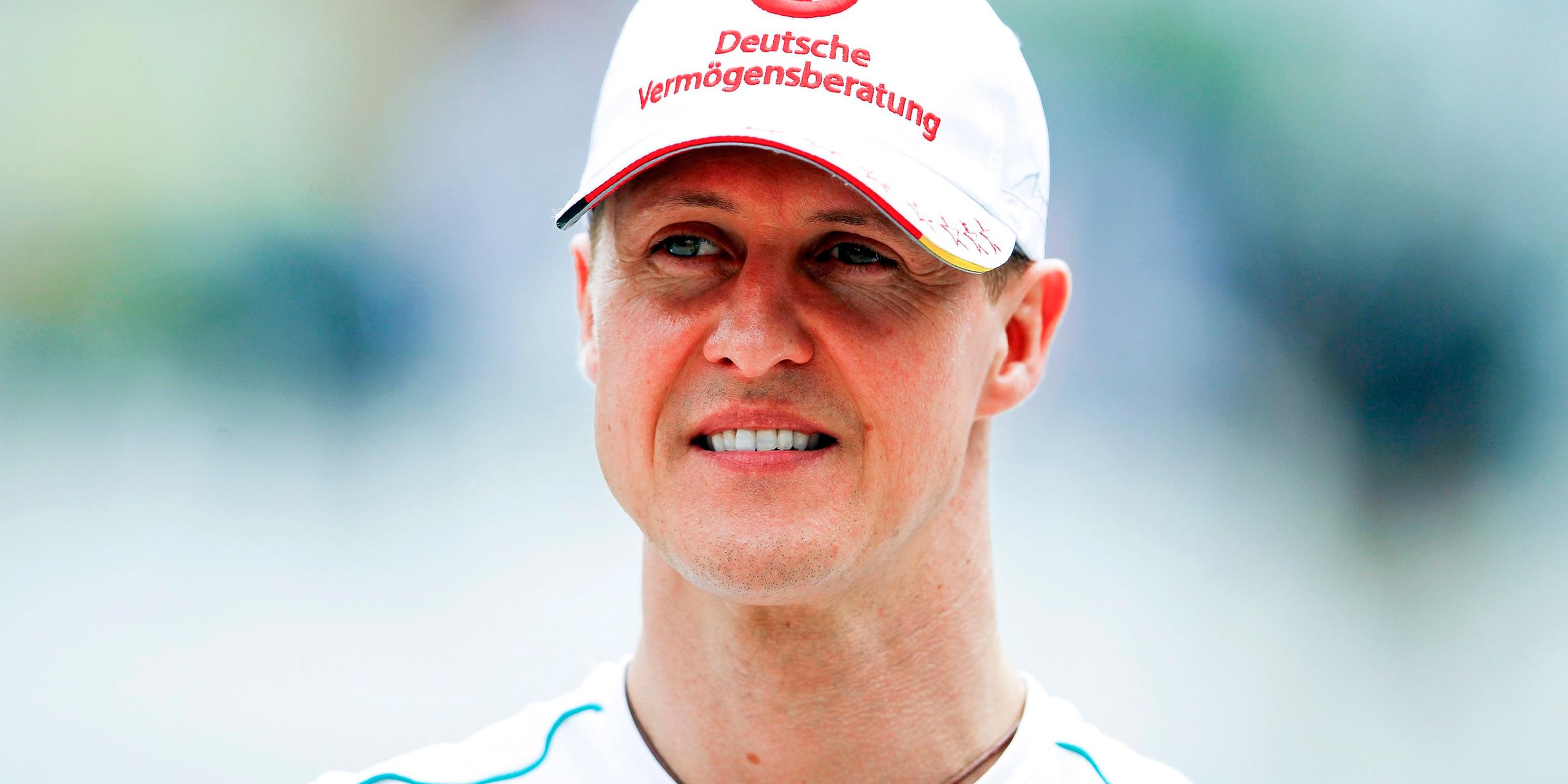 So bleibt nur die Hoffnung, dass dieser einzigartige Rennfahrer eines Tages wieder vollständig gesund wird. Auch wenn öffentlich nicht bekannt ist, wie es "Schumi" derzeit geht.