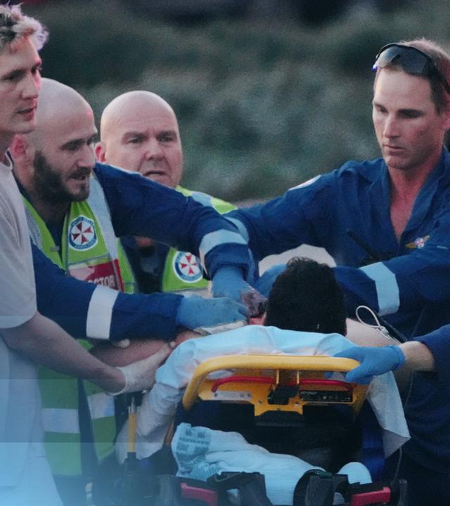 Helfer und Verletzte bei Bondi Beach.