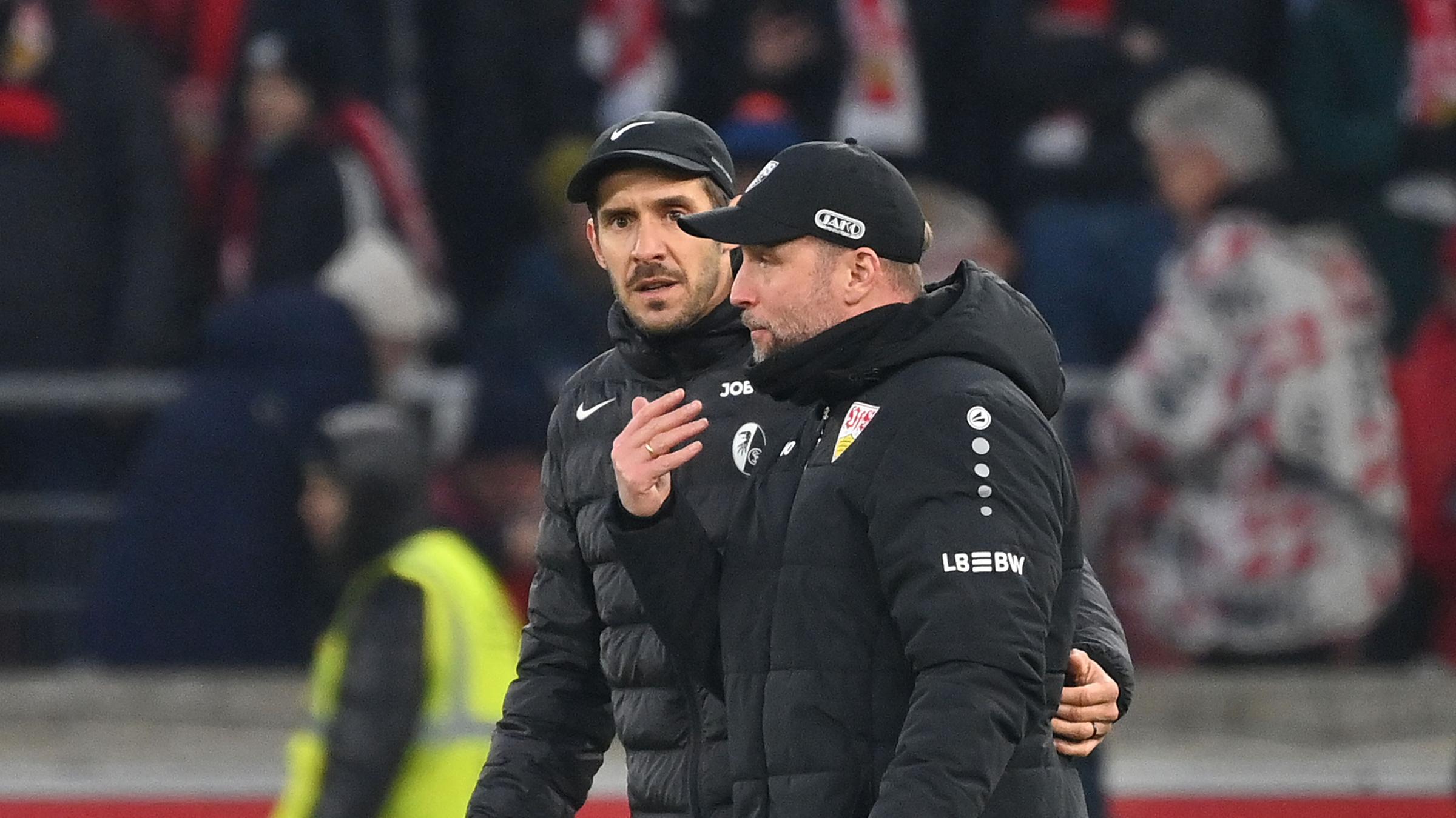 v.li:Trainer Julian SCHUSTER (SC Freiburg) mit Trainer Sebastian HOENESS (VFB Stuttgart) nach Spielende. (Archiv)