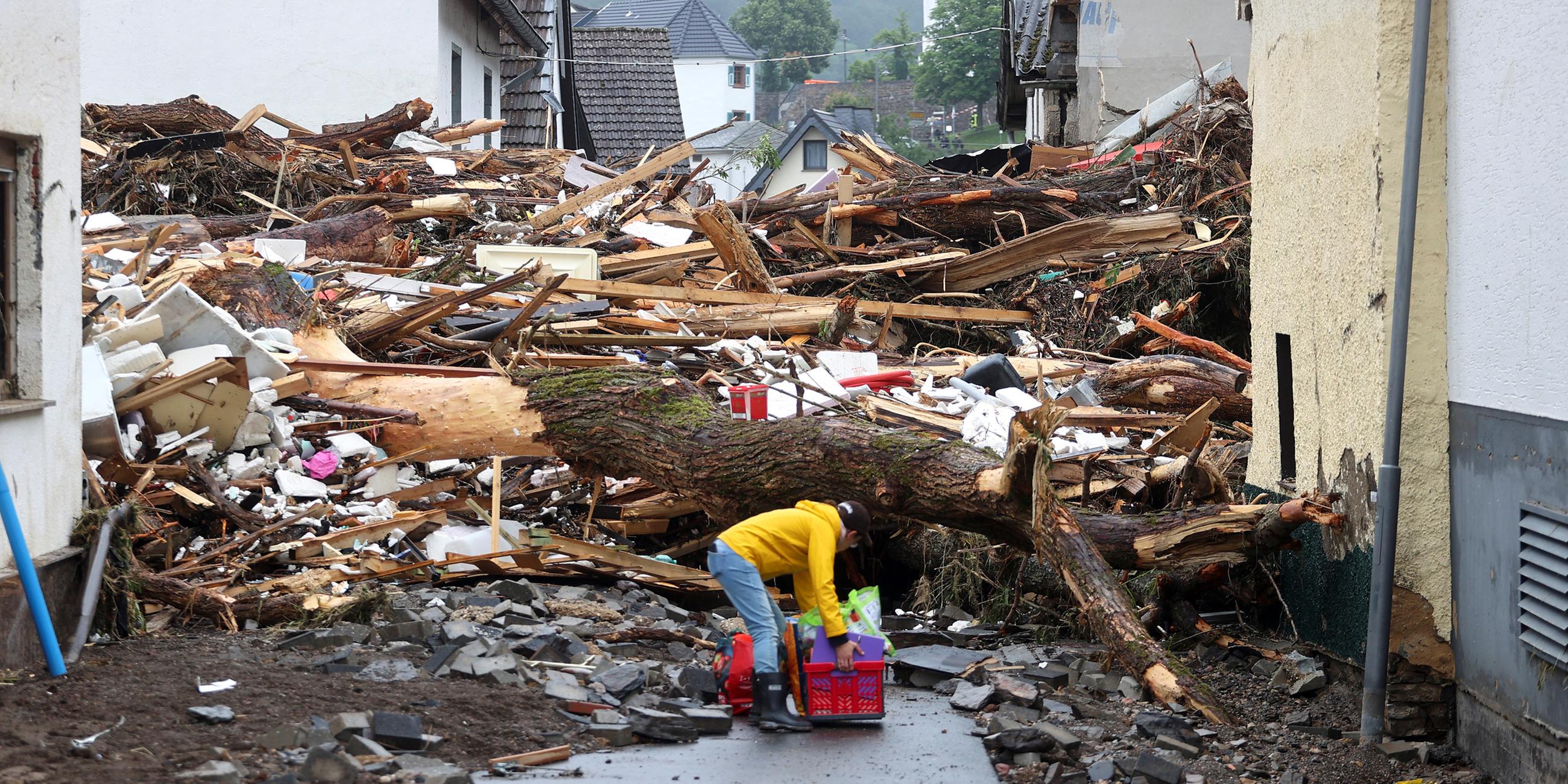 Archiv: chutt in den Straßen von Schuld nach dem Hochwasser