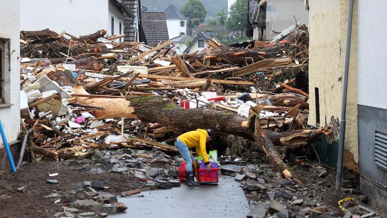 Archiv: chutt in den Straßen von Schuld nach dem Hochwasser