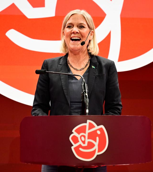 Magdalena Andersson spricht bei der Wahlparty der schwedischen Sozialdemokraten in Stockholm.