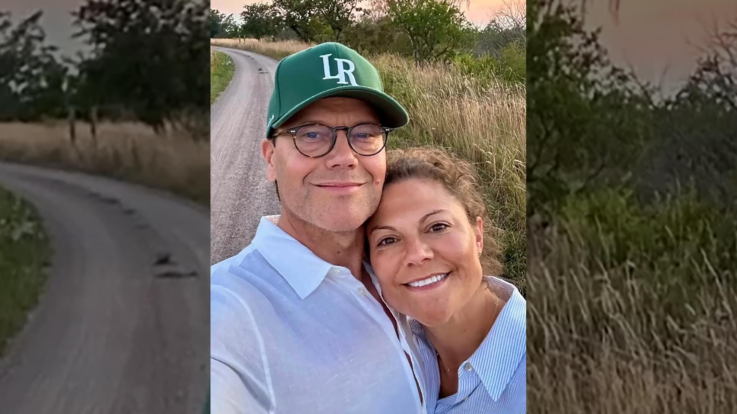 Auf Instagram teilen Kronprinzessin Victoria und Prinz Daniel private Urlaubsbilder 2025: exklusive Einblicke in den Sommer der schwedischen Thronfolgerin. (01.09.2025)