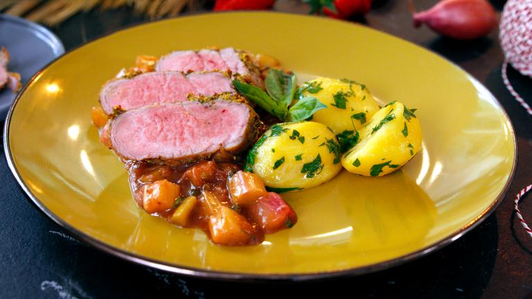 Schweinefilet auf Rhabarber-Gemüse