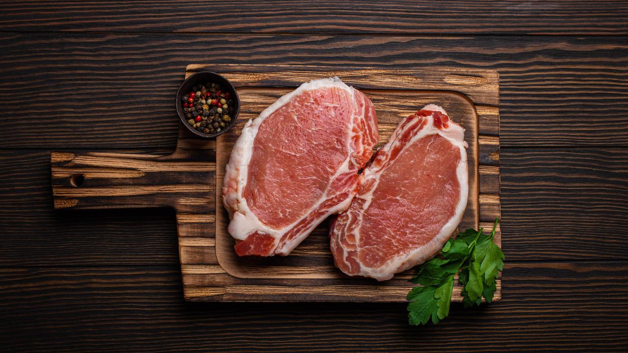 Schweinekoteletts mit Chutney und Gemüse-Spießen