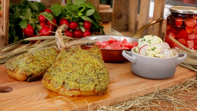 Frühlingshafte Schweinekoteletts