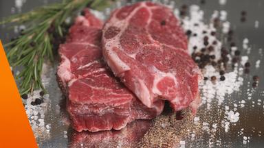 Schweinenackensteaks mit Rosmarin
