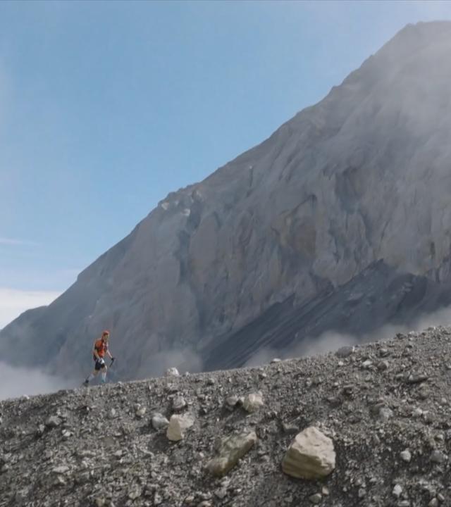 Läufer in den schweizer Alpen