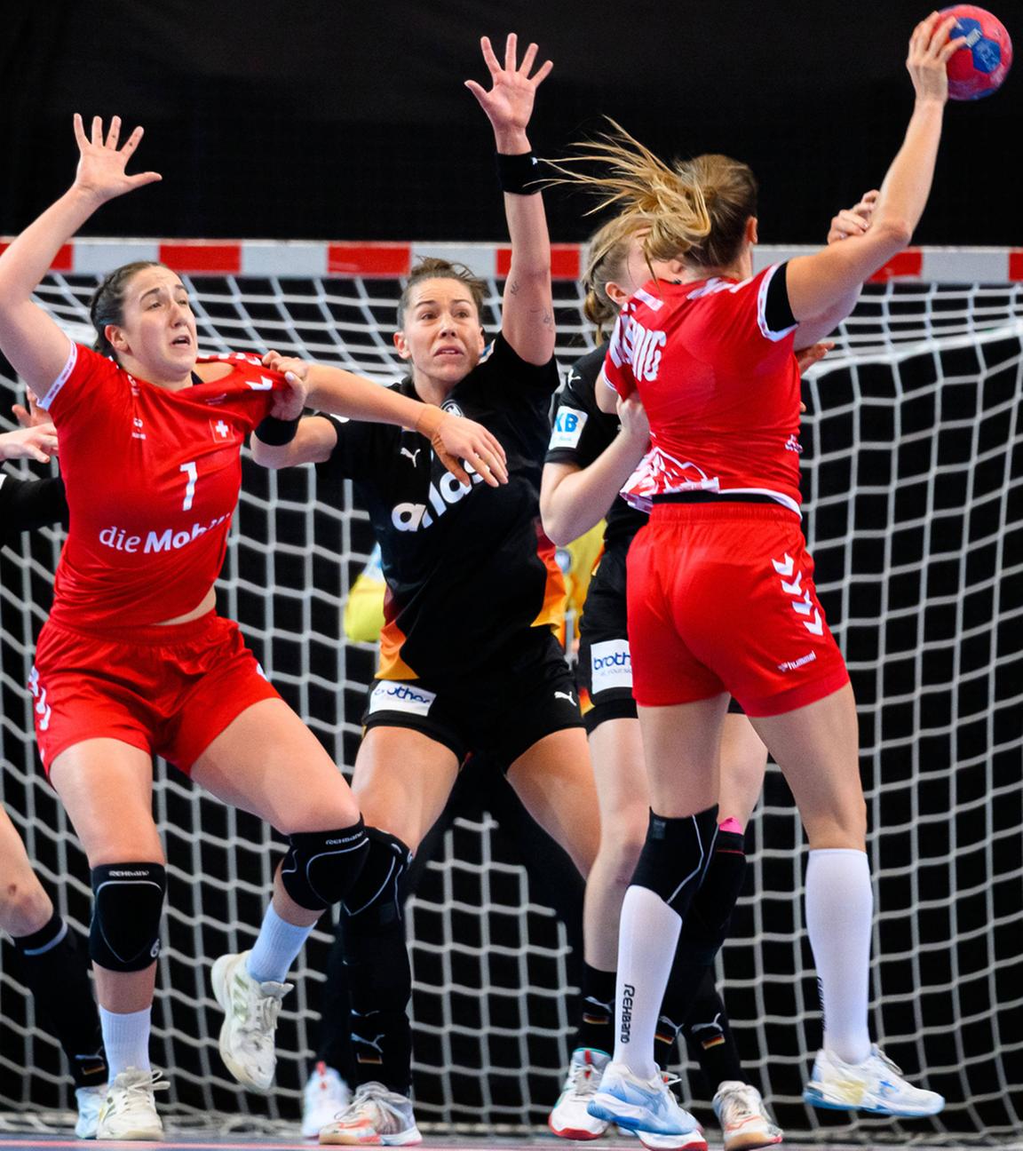 Nieke Kühne (Deutschland), Tabea Schmid (Schweiz), Emily Vogel (Deutschland), Kerstin Kündig (Schweiz)