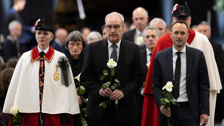 Schweiz, Martigny: Guy Parmelin nimmt an einer Trauerfeier für die Opfer der Brandkatastophe in Crans-Montana teil.