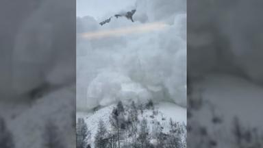 Lawine erfasst fahrenden Zug in der Schweiz