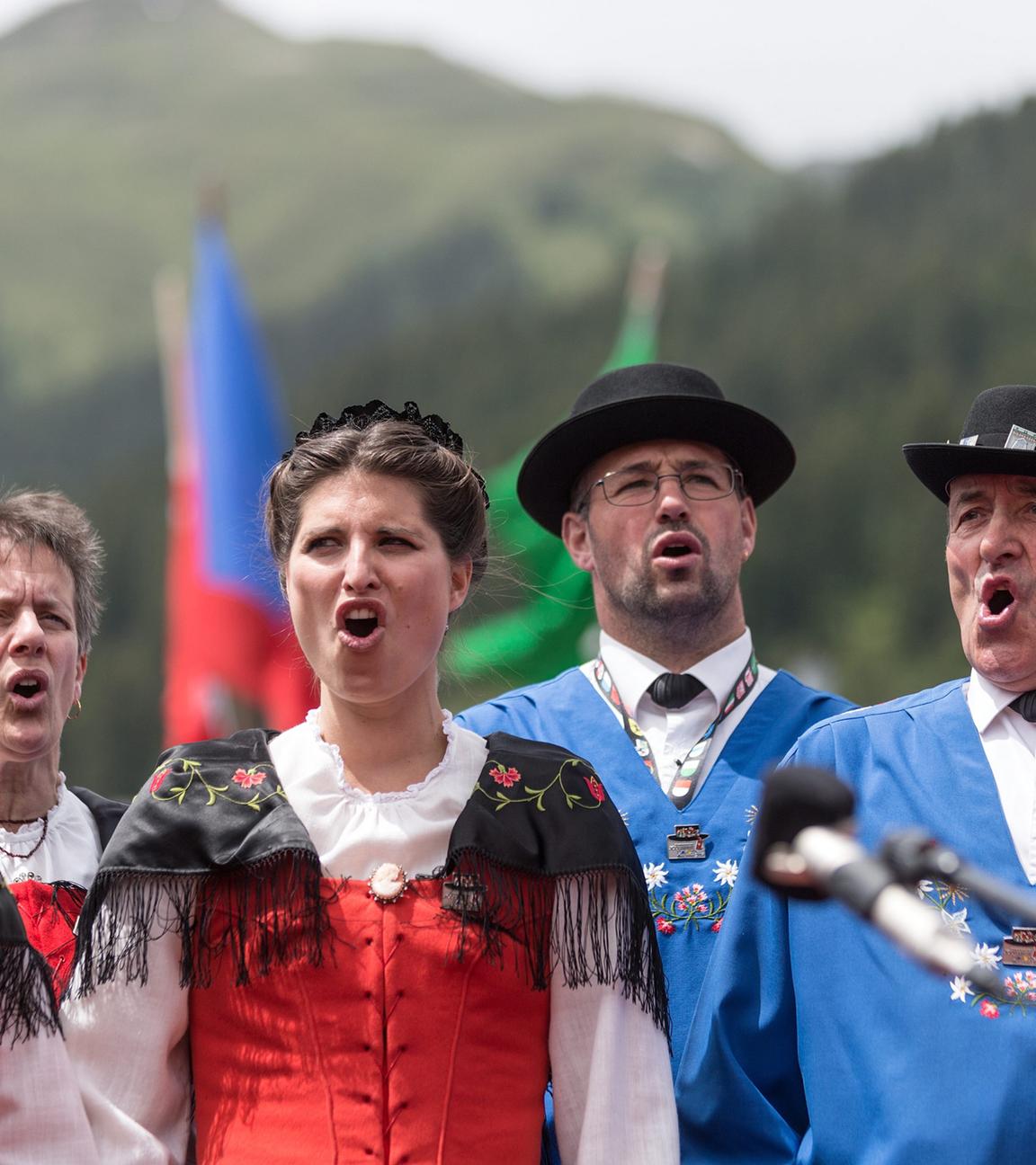 archiv: Die Schweizer Jodel-Gruppe "Silvretta Klosters" tritt beim Eidgenössischen Jodlerfest auf.
