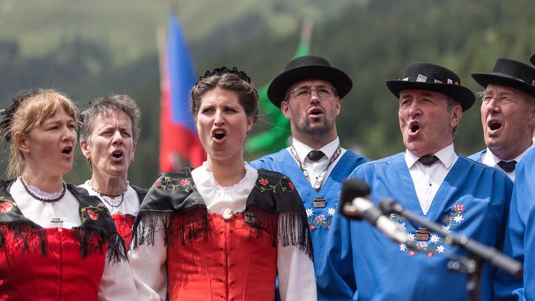 archiv: Die Schweizer Jodel-Gruppe "Silvretta Klosters" tritt beim Eidgenössischen Jodlerfest auf.