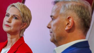 "Frau gegen Blau" oder "Blaue Wende"?