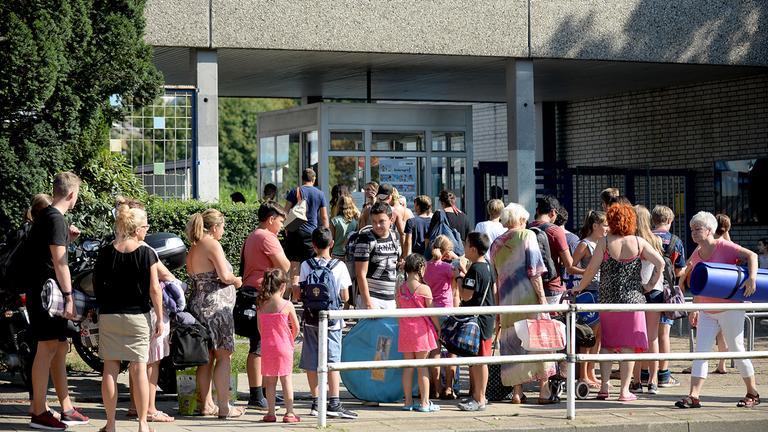 Schlange an der Kasse am Kettwiger Freibad 