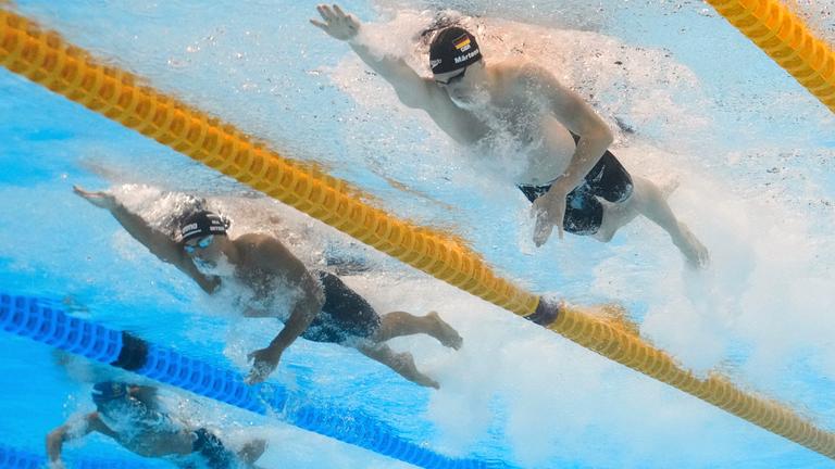 Lukas Märtens in Aktion beim Rennen über 400m Freistil.