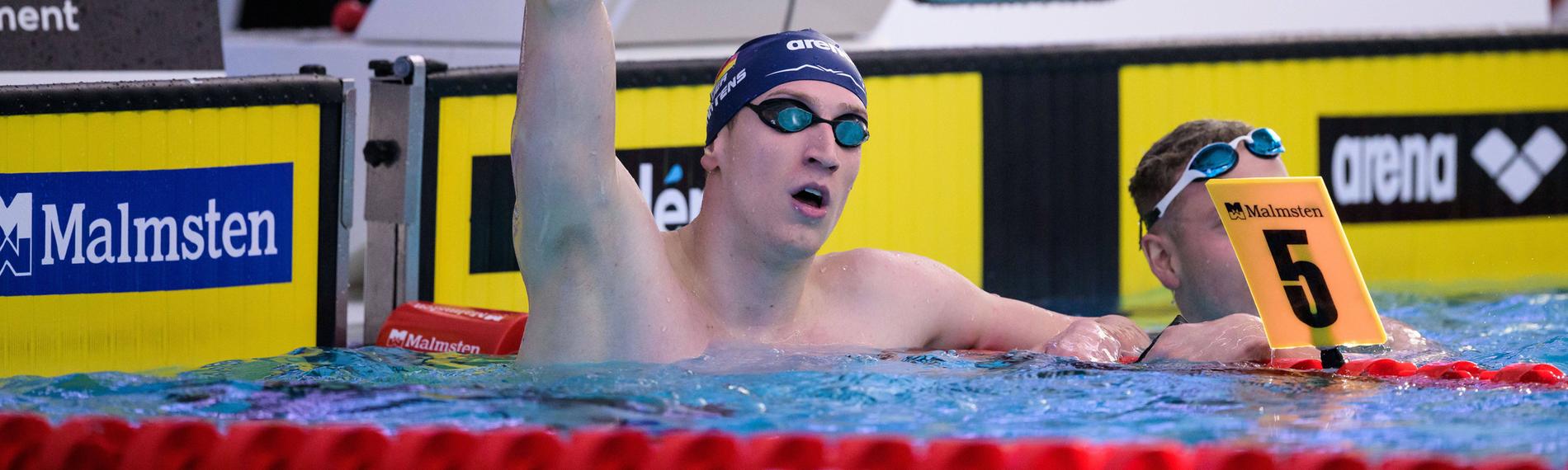 Lukas Märtens jubelt nach dem 400m Freistil-Finale.