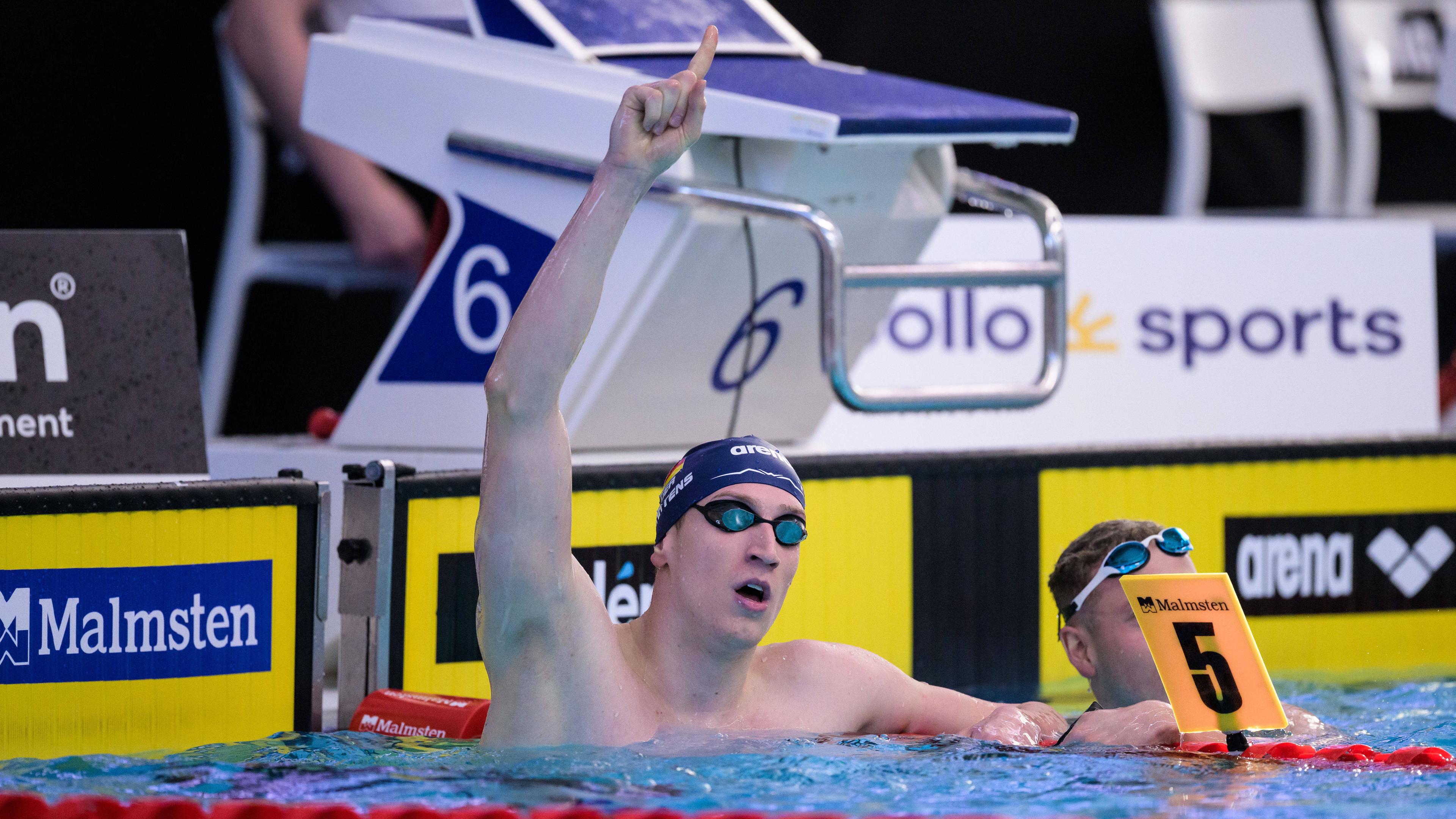 Lukas Märtens jubelt nach dem 400m Freistil-Finale.