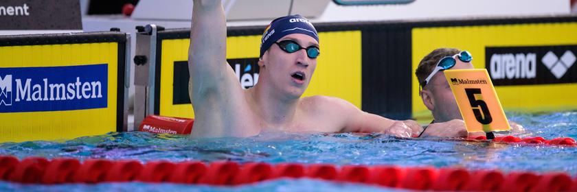 Lukas Märtens jubelt nach dem 400m Freistil-Finale.