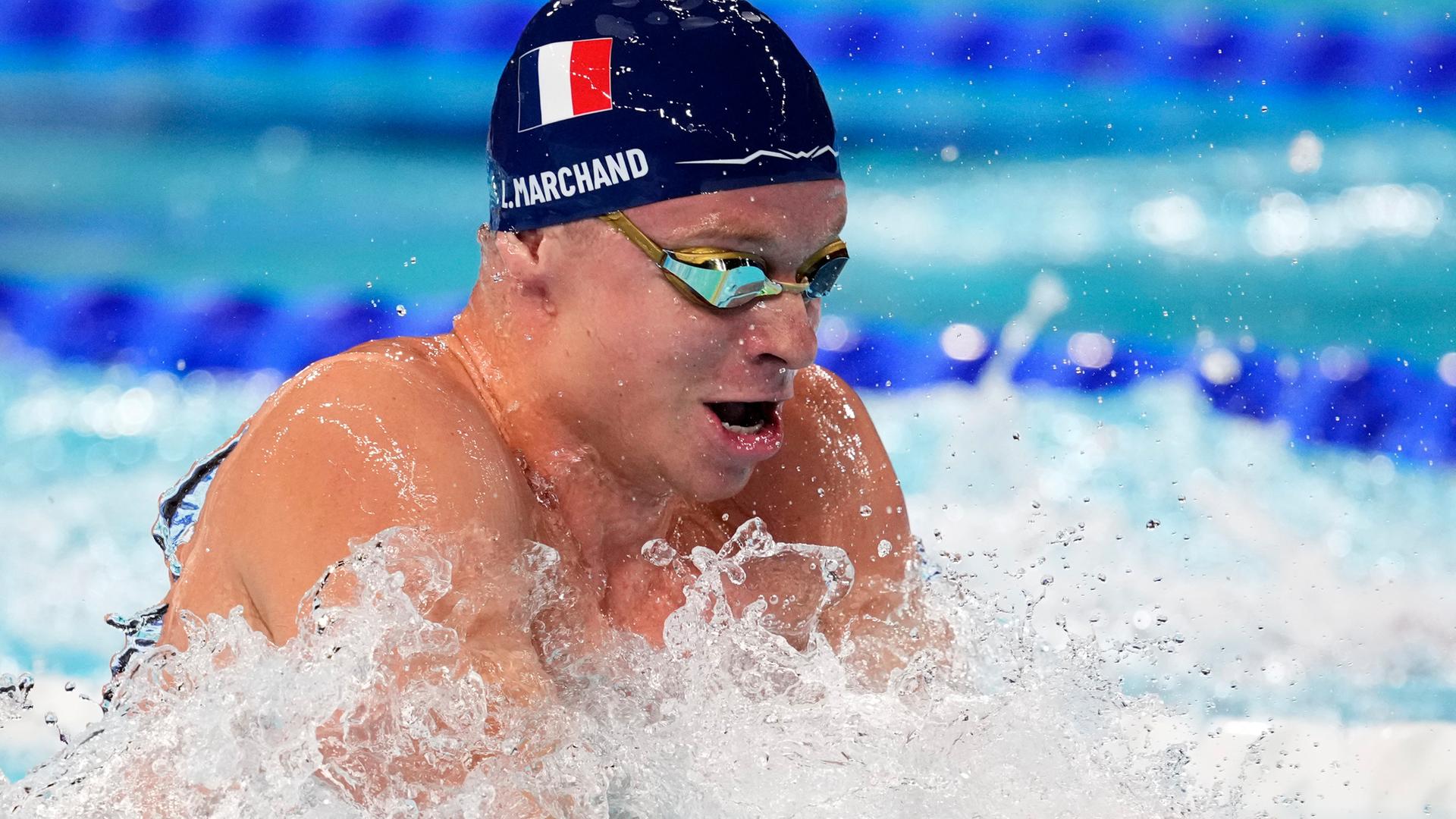 Der Franzose Leon Marchand tritt bei den Olympischen Sommerspielen 2024 an.