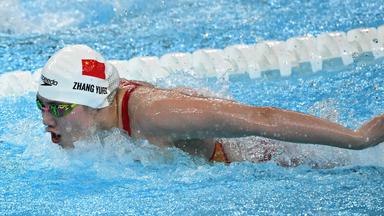 Die Chinesin Zhang Yufei nimmt an einem Halbfinale des Schwimmwettbewerbs über 100 m Schmetterling der Frauen teil.