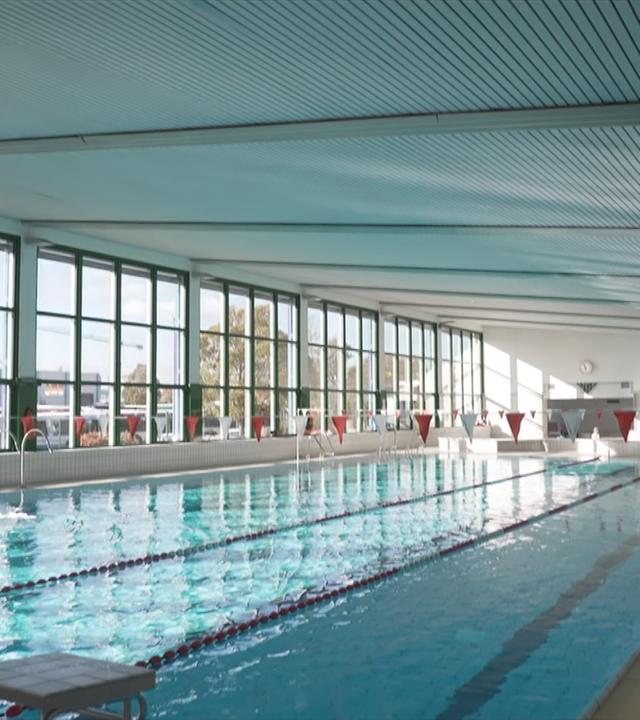 Schwimmhalle