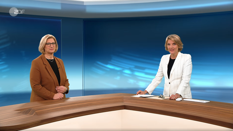Marietta Slomka und die saarländische SPD-Ministerpräsidentin Anke Rehlinger sprechen im Studio