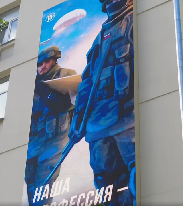 Russiches Werbeplakat für Wehrdienst